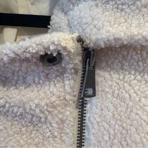 Max Studio $118 Faux Shearling Silver Zip Moto Jacket L EUC Ivory Streetwear - Picture 6 of 10